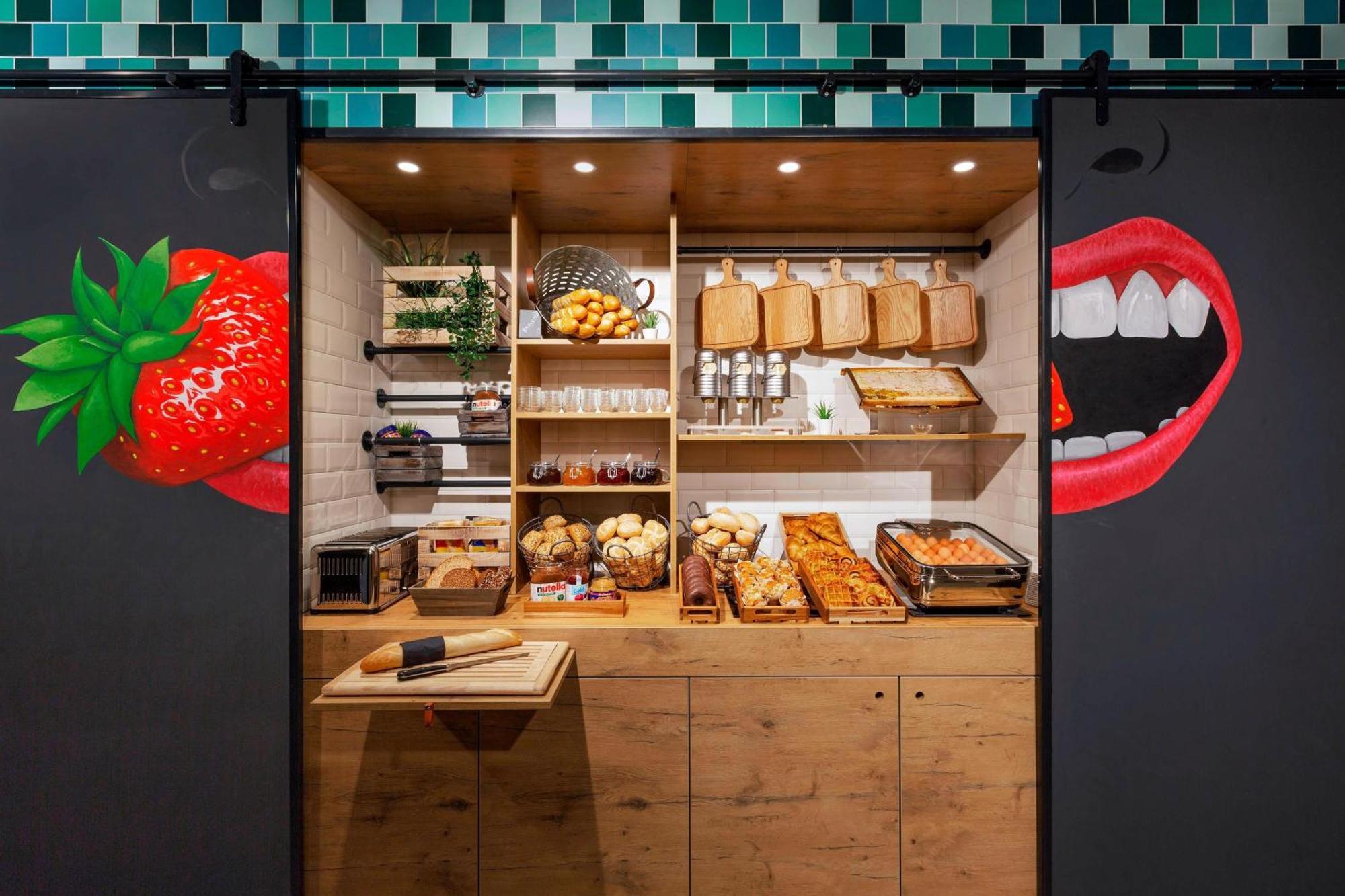 Moxy Duesseldorf South Hotell Eksteriør bilde