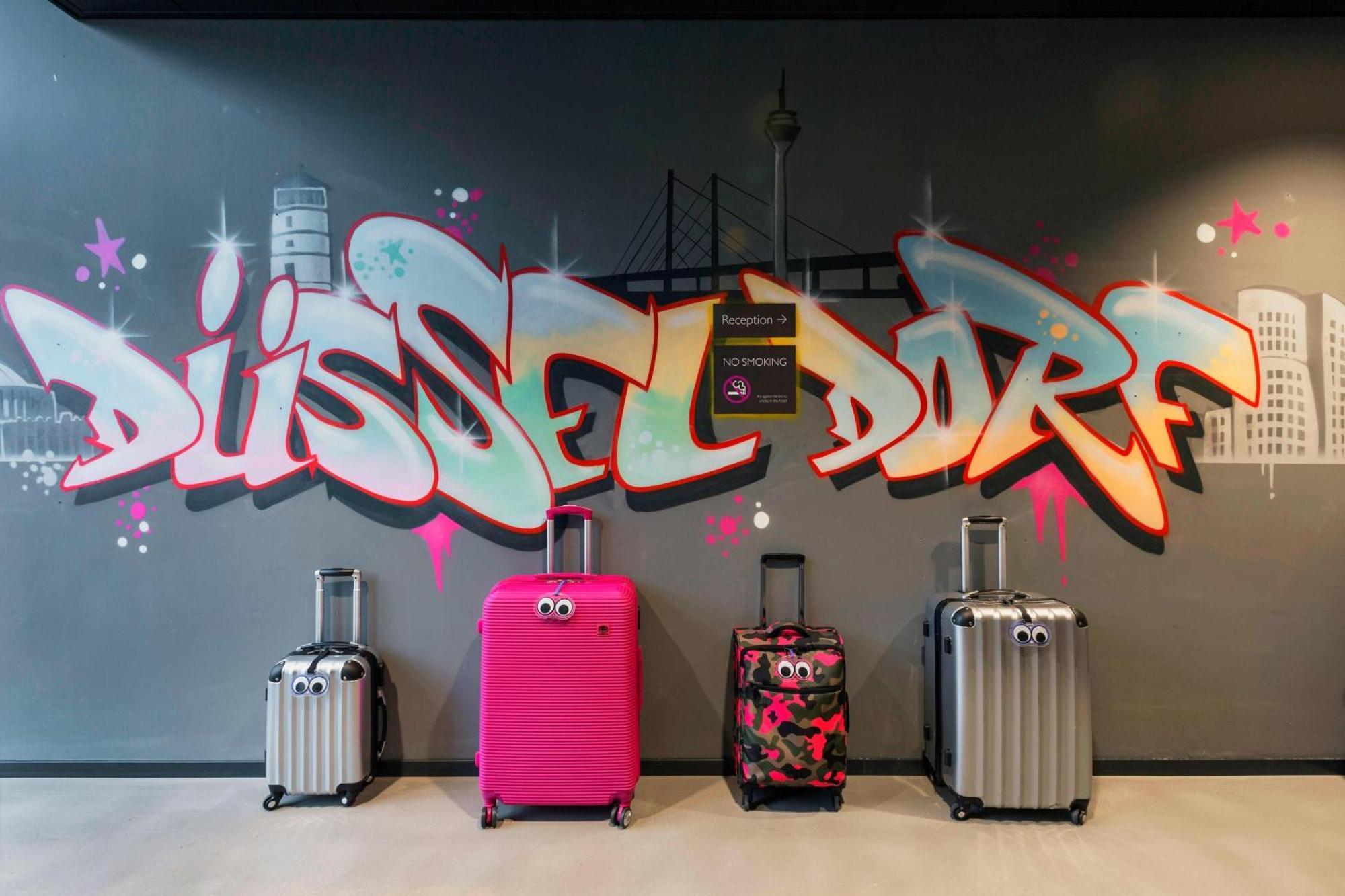 Moxy Duesseldorf South Hotell Eksteriør bilde