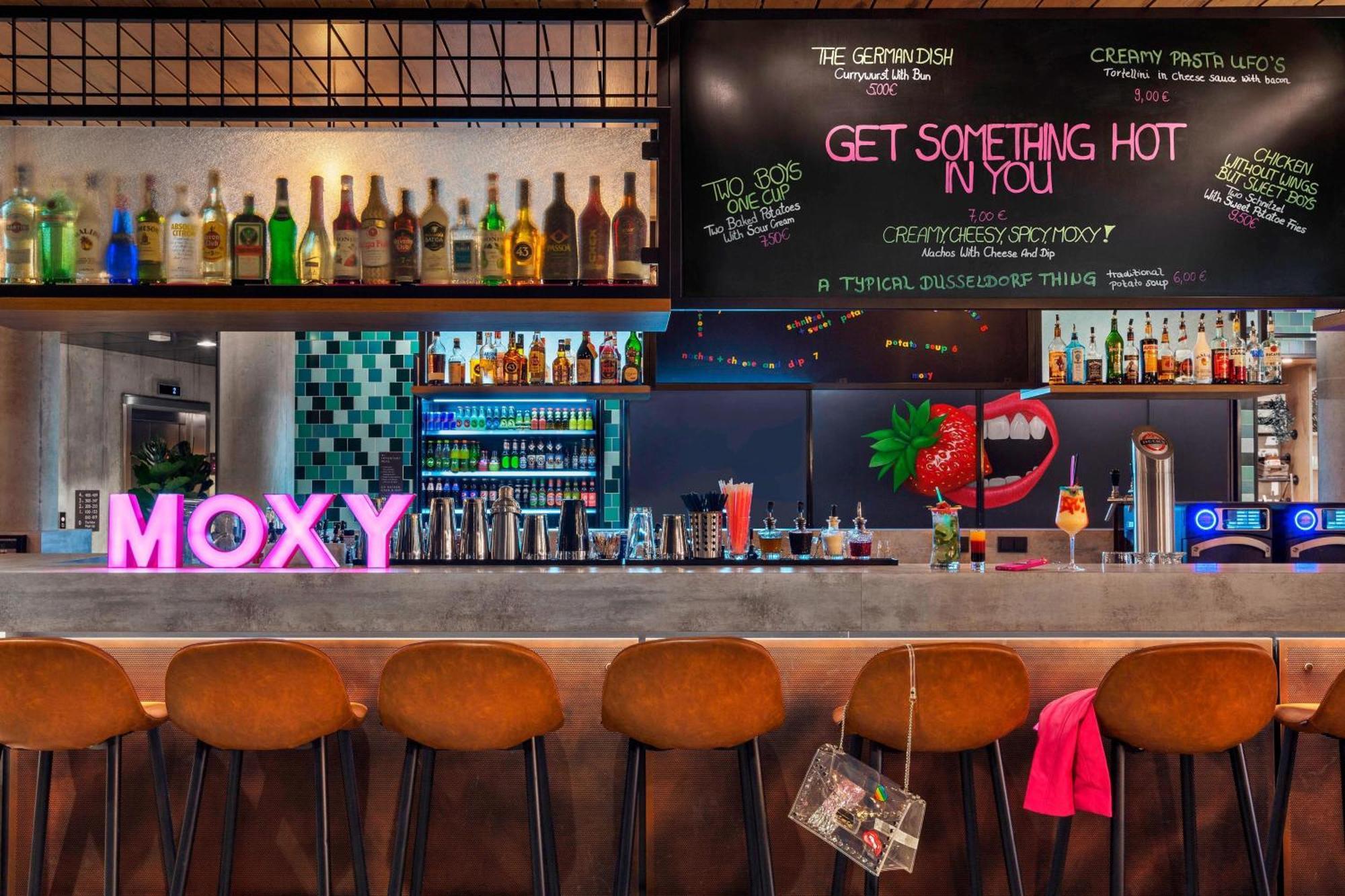 Moxy Duesseldorf South Hotell Eksteriør bilde