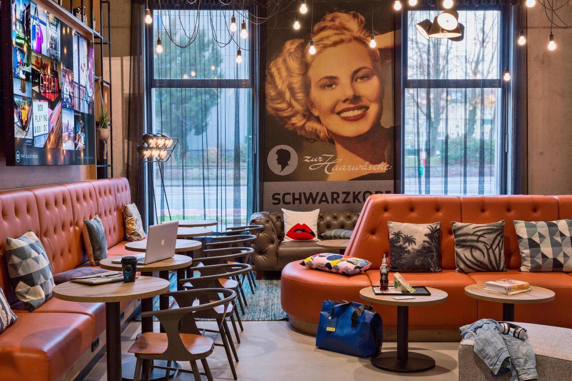 Moxy Duesseldorf South Hotell Eksteriør bilde